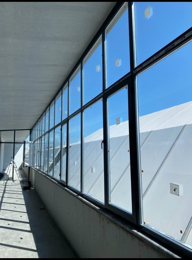 Alüminyum Pencere Neden Terler? Nedenleri ve Kalıcı Çözümü