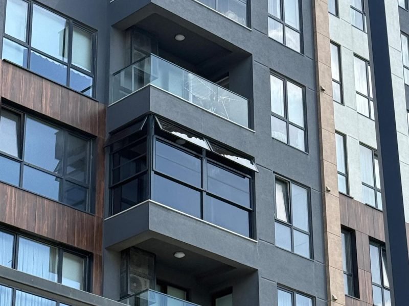 Panoramik cam balkon sistemi uygulama fotoğrafı 3 – URAS ALÜMİNYUM İstanbul